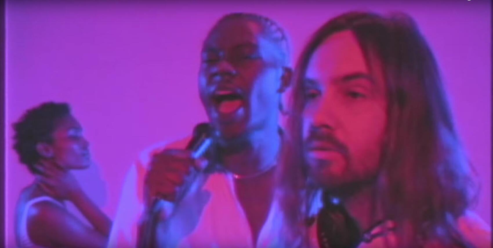 Tame Impala et Theophilus London revisitent le disco nigérian