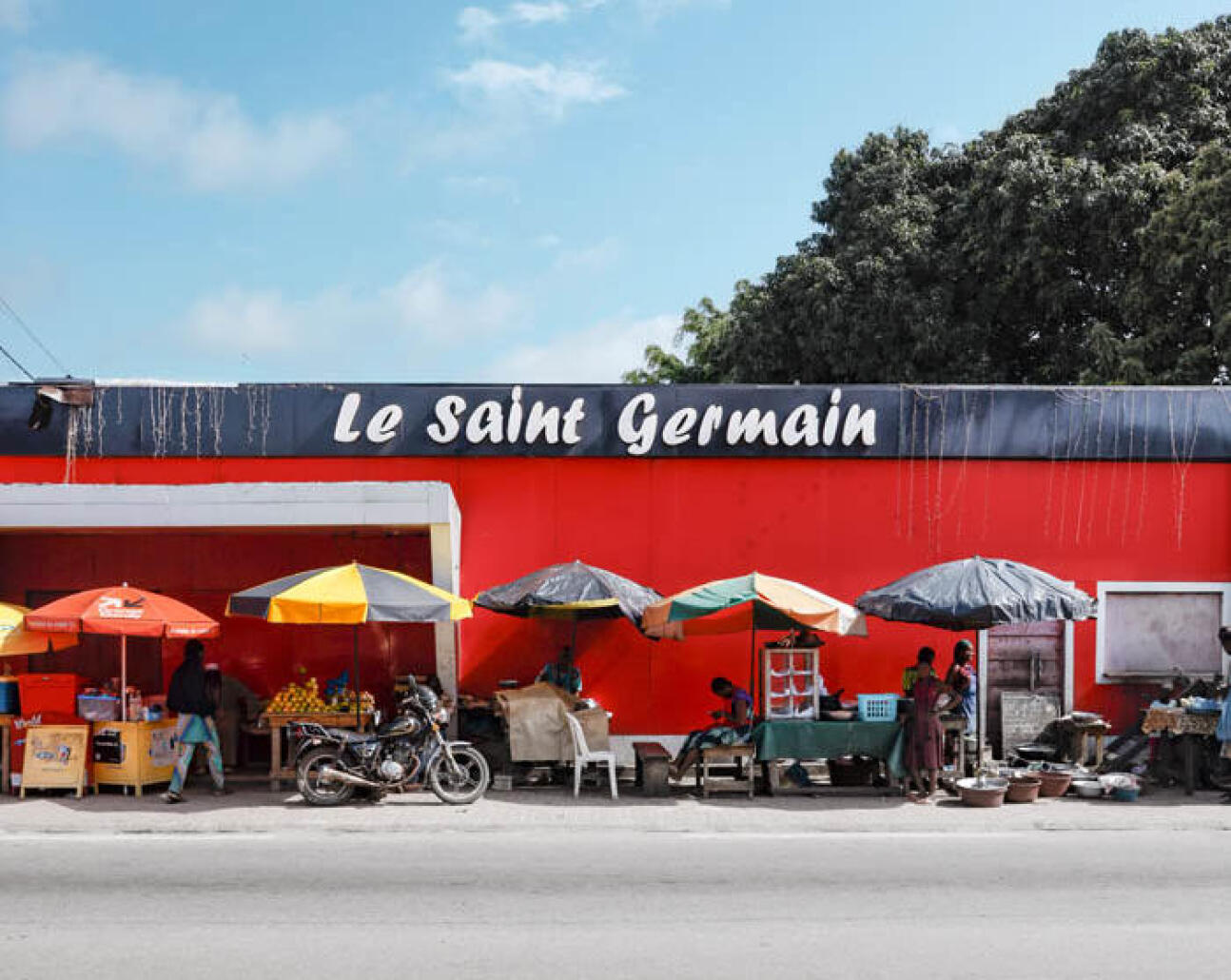 « Enjaillement garanti » à Abidjan, en photos et chansons. Bienvenue au Club Ivoire !